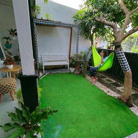 Shifana Homestay Syariah Yogyakarta Esterno foto